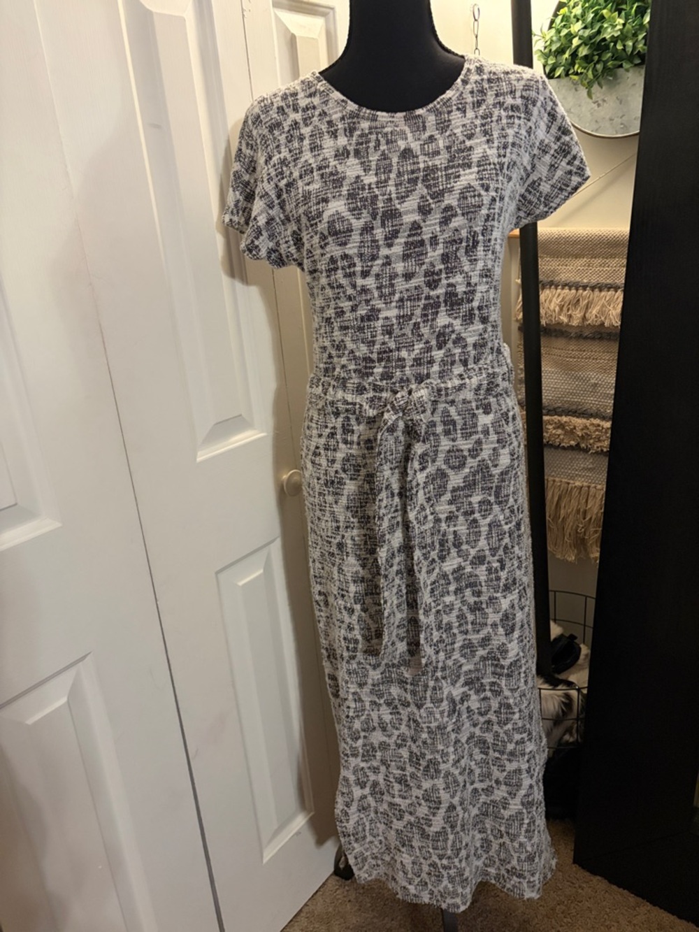 dolan Left Coast Taleen Textured Midi Dress in Black-White-Gray